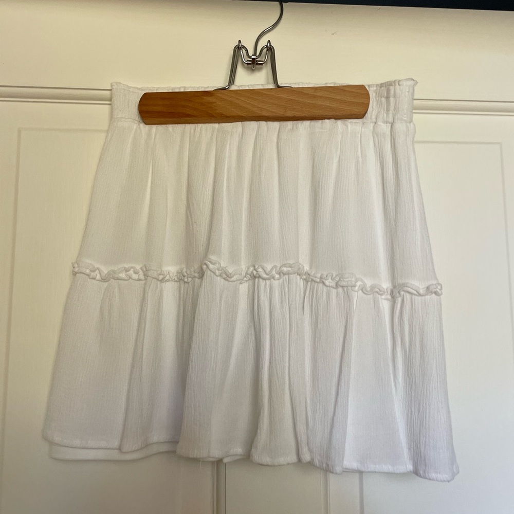 PREPPY WHITE SKIRT